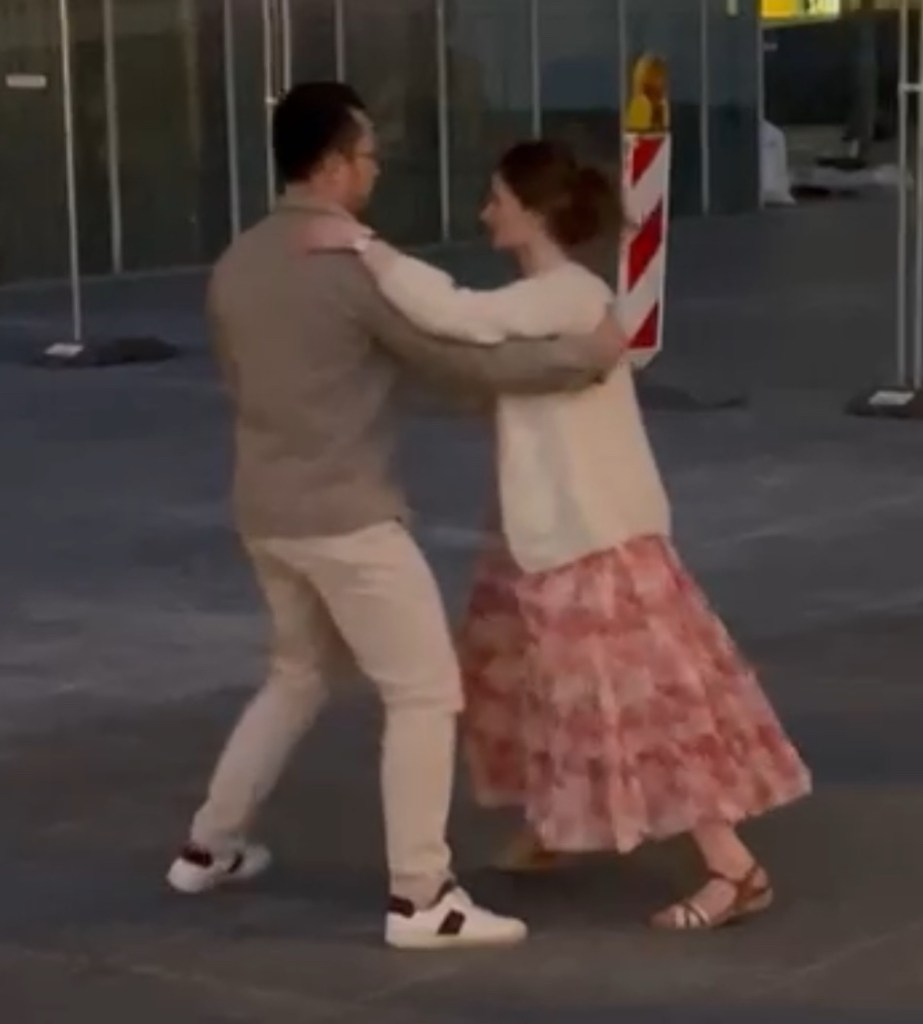 Un couple danse à la Soirée Rock Kirchberg - Luxembourg