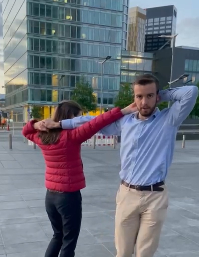 Un couple danse à la Soirée Rock Kirchberg - Luxembourg