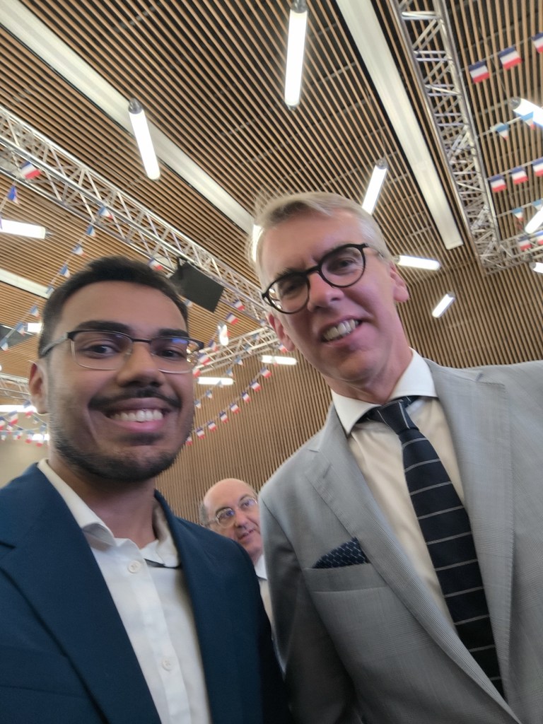 Sitraka avec Ministre des Affaires intérieures Mr Léon Gloden lors de la soirée du 14 Juillet organisée par l'Ambassade de France au Luxembourg