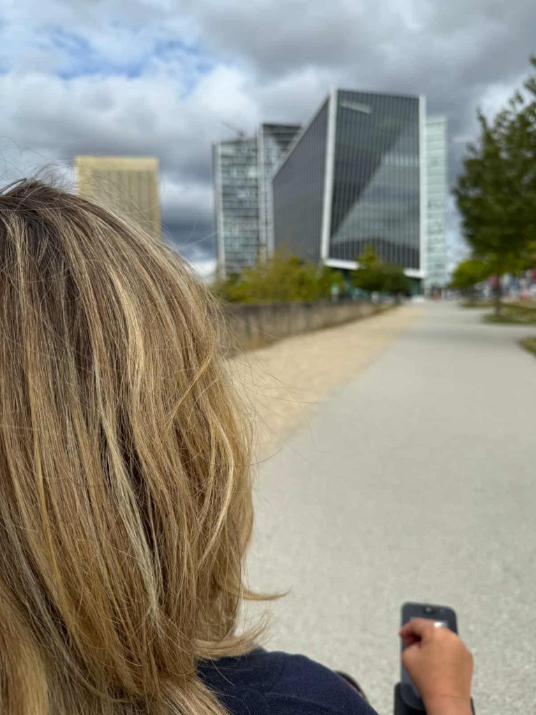 La vie d’Elise depuis son fauteuil en direction du Kirchberg