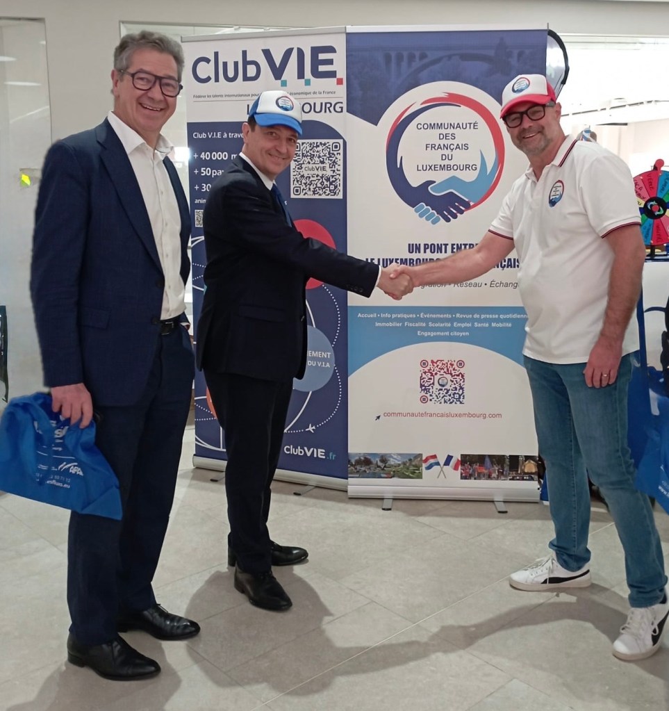 Le sénateur Olivier Cadic avec Bruno Theret et Christophe Biraud (Communauté des Français du Luxembourg)