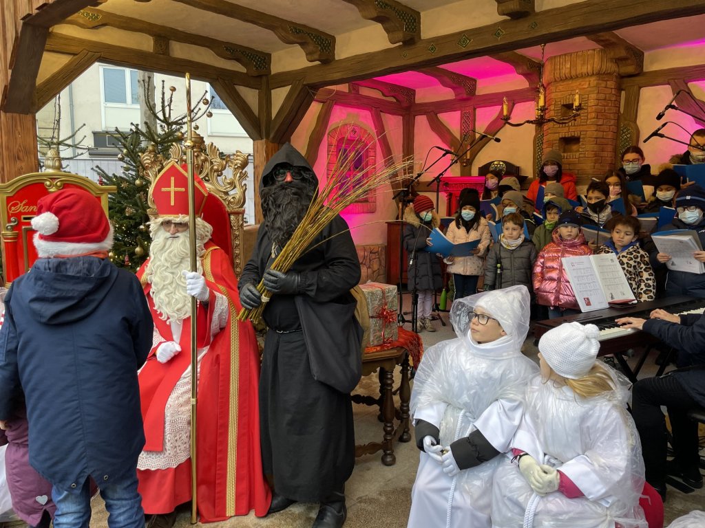 Saint Nicolas avec du Père Fouettard 