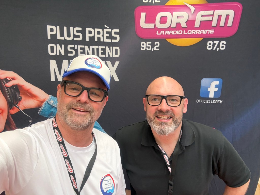 Christophe Biraud de la Communauté des Français du Luxembourg et Bruno Terrillon, directeur des programmes de LOR’FM