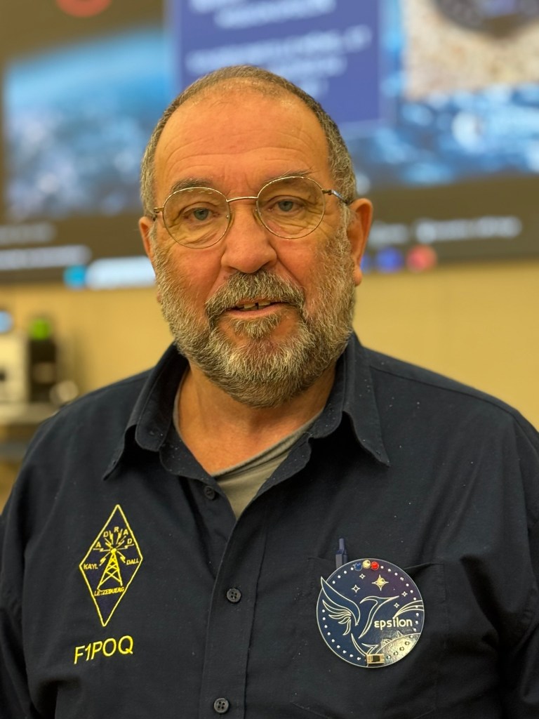 Jean-Claude CUGNET, radioamateur expérimenté (indicatif F1POQ), membre du radio club Luxembourg