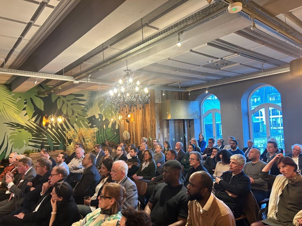 Conférence sur l’intelligence artificielle à Luxembourg : près de 70 participants réunis autour du professeur Franck Leprévost